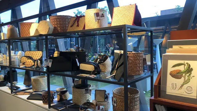 Beragam hasil karya pengrajin
