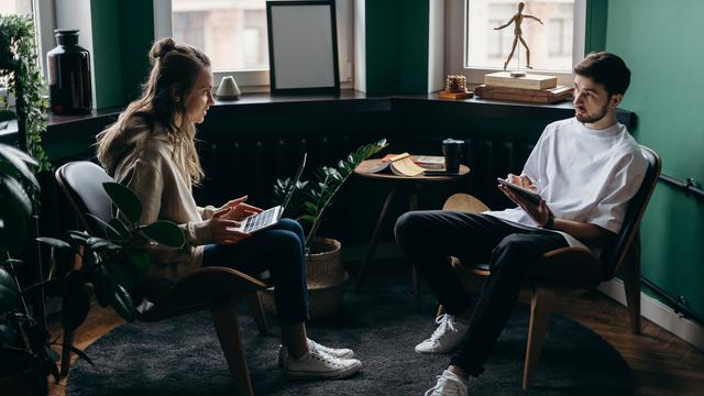 Berusaha Menjaga Jarak