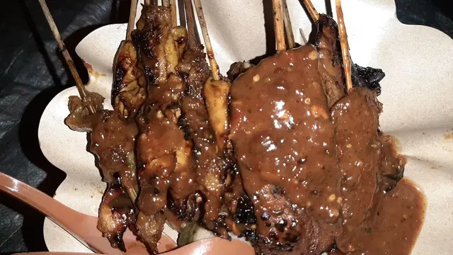 Rekomendasi Tempat Makan Sate Kere di Solo