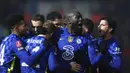 Pemain Chelsea Romelu Lukaku (kedua kanan) merayakan bersama timnya setelah mencetak gol ke gawang Luton Town pada pertandingan sepak bola putaran kelima Piala FA di Kenilworth Road, Luton, Inggris, 2 Maret 2022. Chelsea menang 3-2. (AP Photo/Ian Walton)