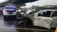 Empat mobil terlibat kecelakaan beruntun di Tol Jakarta-BSD KM9+500, Pondok Aren, Kota Tangerang Selatan, Jumat (12/4/2019)