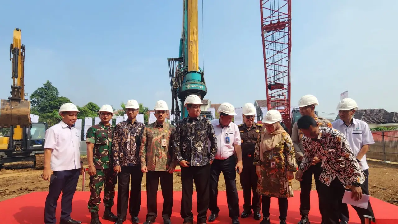 Sekretaris Daerah Provinsi DKI Jakarta, Joko Agus Setyono saat prosesi seremonial peletakan batu pertama