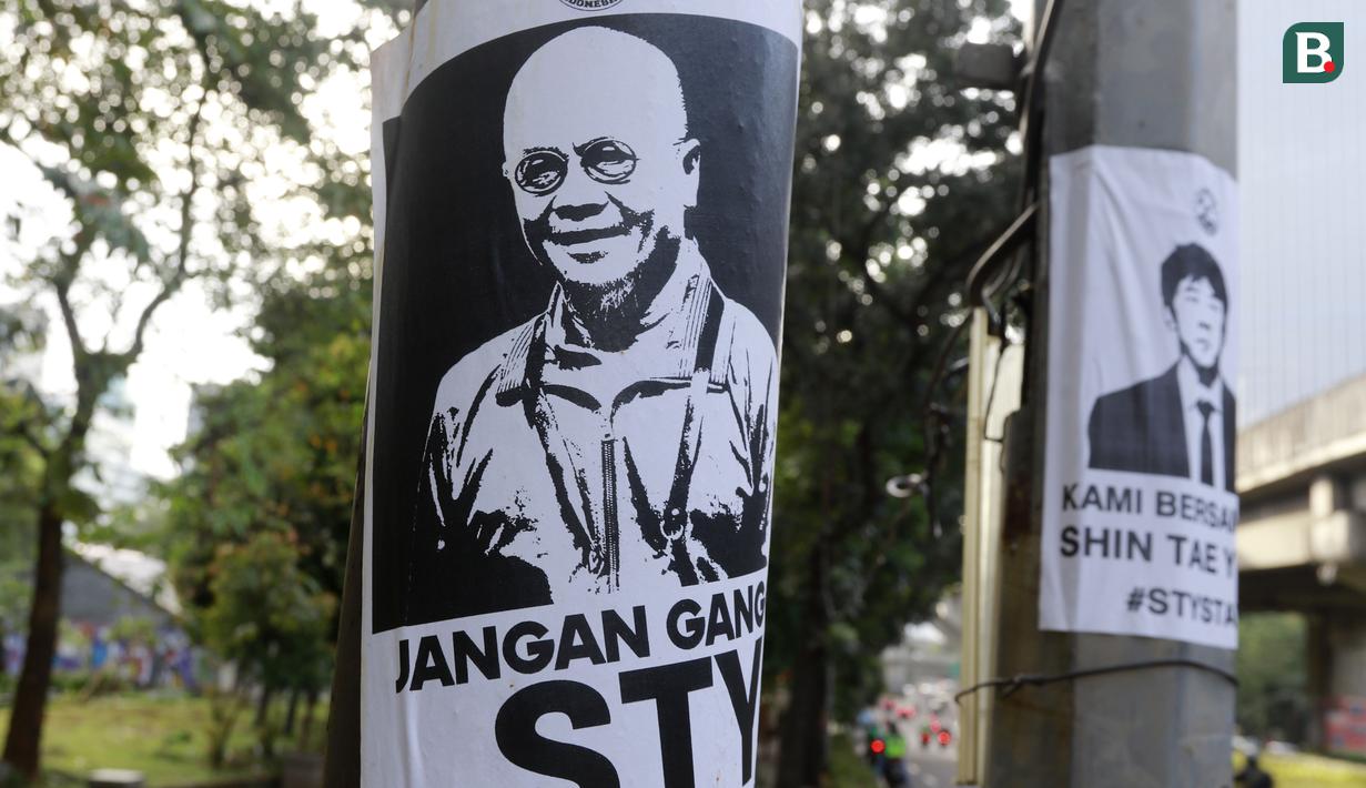 Seruan Harunaout tak hanya viral di jagat maya tapi juga mulai bertebaran di jalanan termasuk di kawasan Kasablanka Jakarta, Senin (24/01/2022).. (Bola.com/M Iqbal Ichsan)