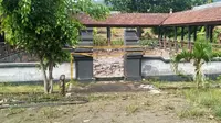 Lokasi Petilasan Perapen Empu Supo digaris polisi, tempat ditemukannya jasad ibu dan anak. (Ahmad Adirin/liputan6.com)