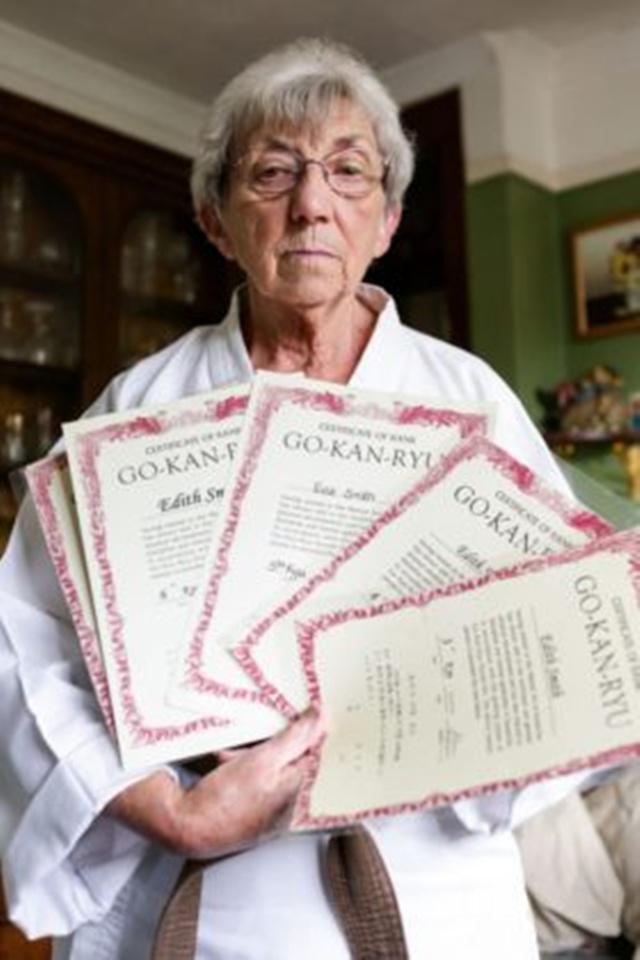 Nenek Ede meraih beberapa penghargaan di olahraga karate/copyright bbc.co.uk