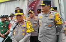 Tiba di Posko Pengamanan Mudik, Kapolda Metro Langsung Lihat Rekaman CCTV