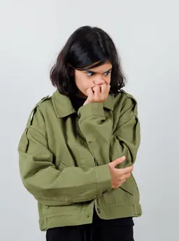 Yuk, simak tips membuat hati anak menjadi tenang meski saat sedang cemas dan gelisah. [Dok/freepik.com/8photo]