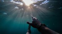 Ilustrasi tenggelam. (dok. Cristian Palmer/Unsplash)