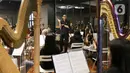 Music Director Addie MS  saat menjalani latihan persiapan konser A Night of Light di Jakarta, Sabtu (4/11/2023). (Liputan6.com/Herman Zakharia)