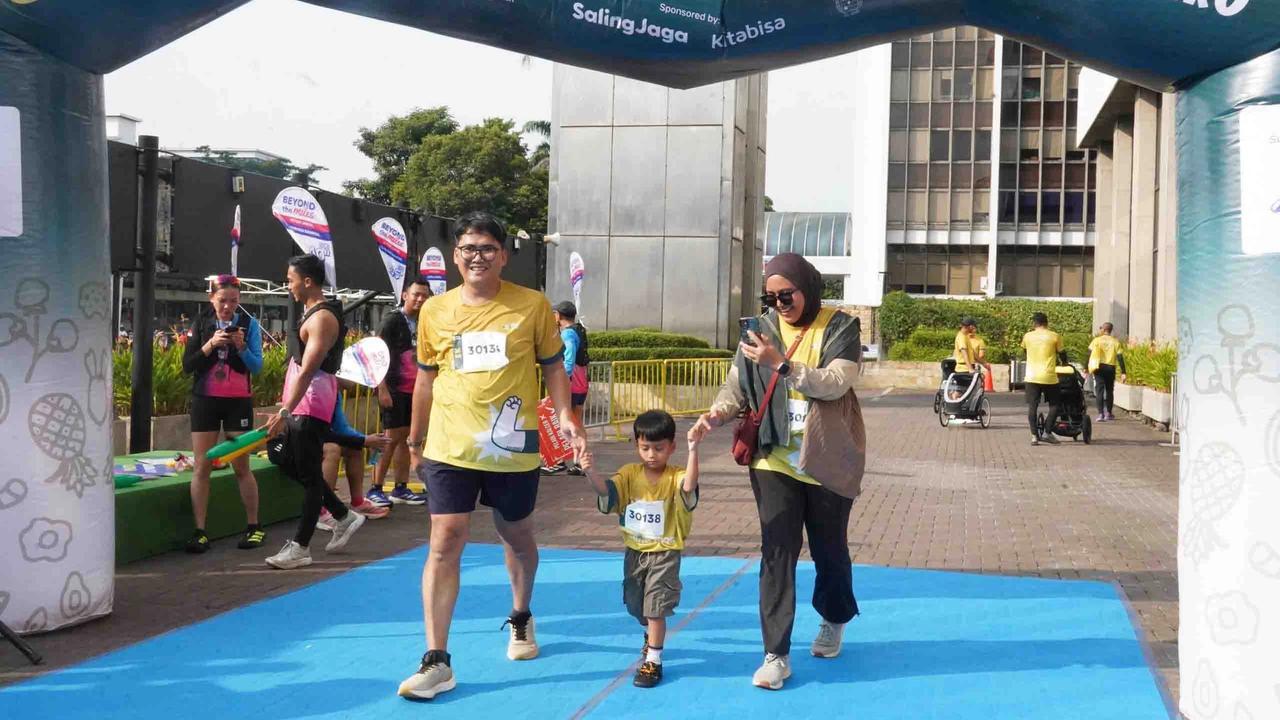FOTO: Run To Hero Meriahkan CFD Jakarta, Ajak Ayah Lebih Terlibat dalam Pengasuhan