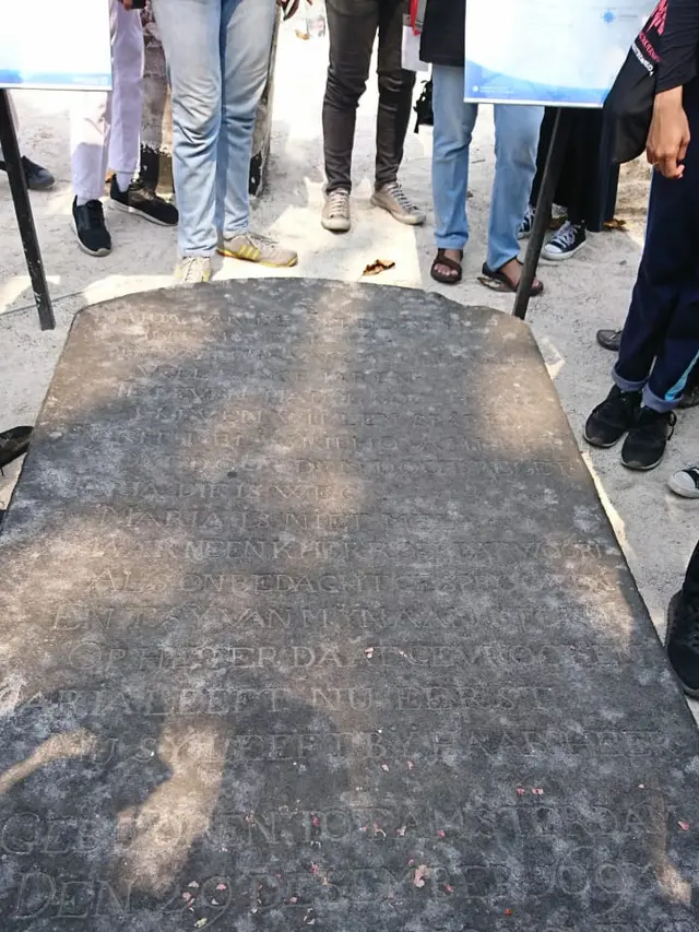 Puisi Kematian Maria van de Velde di Tengah Pemakaman Pulau Onrust