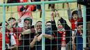 <p>Sejumlah suporter memberi dukungan saat Timnas Indonesia U-19 melawan Brunei Darussalam pada laga kedua Grup A Piala AFF U-19 2022 di Stadion Patriot Candrabhaga, Bekasi, Senin (4/7/2022). (Bola.com/M Iqbal Ichsan)</p>