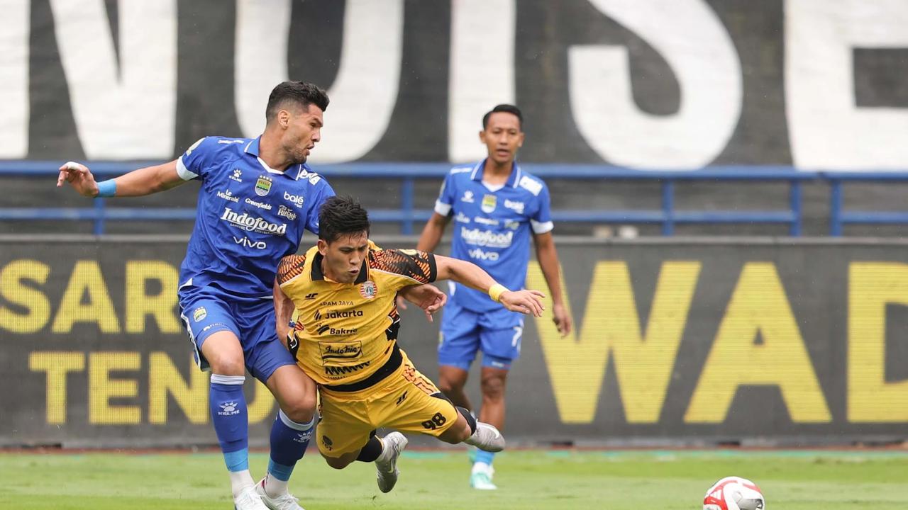FOTO: Persib Tundukkan Persija dan Rebut Puncak Klasemen