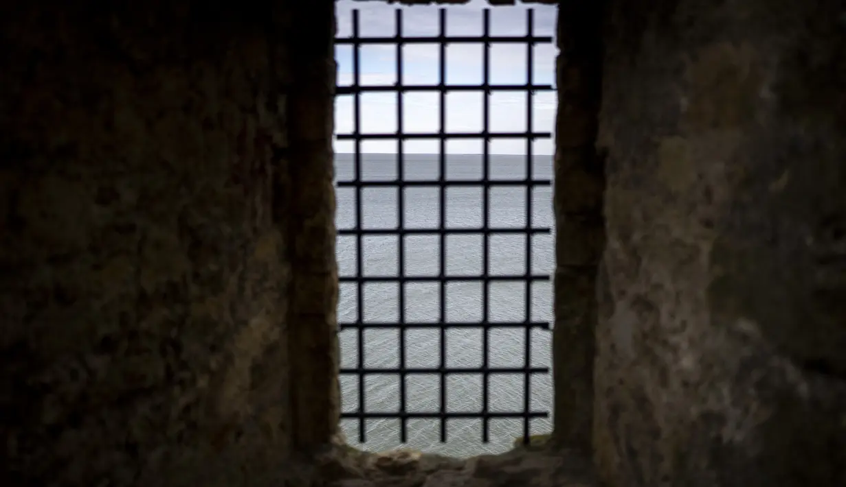 Pemandangan dari dalam benteng Akkerman di sungai Dnester, di wilayah Odessa, Ukraina (19/2/2022). Benteng abad pertengahan "Akkerman", di tepi muara Dniester dianggap sebagai salah satu kastil terbesar dan terpelihara dengan baik di Ukraina. (AP Photo/Emilio Morenatti)