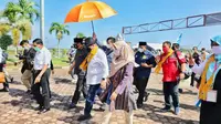 Ketua DPD RI bersama rombongan saat tiba di Bandara Fatmawati Soekarno, Kota Bengkulu disambut oleh Wakil Gubernur Bengkulu Rosjonsyah, Jumat (9/4/2021). (Foto:Dok.DPD RI)