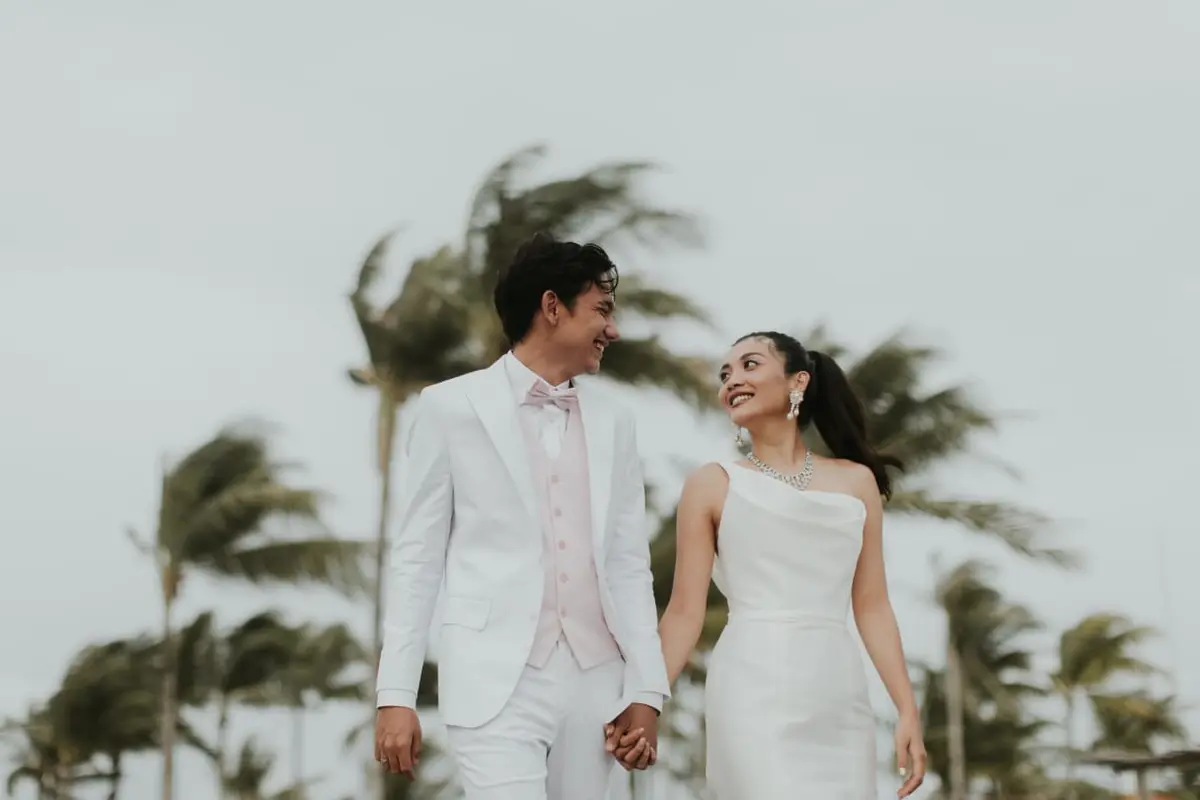 Pernikahan Adipati Dolken dan Canti Tachril