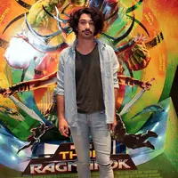 "Kalau saya pribadi merinding pas denger ketawanya. Babe banget.  Cengkoknya Babe dapat banget Reza, enggak tahu juga dia belajar dari mana. Saya saja belum tentu bisa mirip,” ujar anak kelima Benyamin Sueb. (Deki Prayoga/Bintang.com)