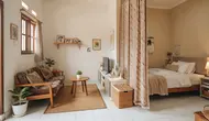 7 Ide Menata Ruang Tamu yang Menyatu dengan Kamar Tidur di Rumah Petak