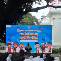 Presiden Prabowo Subianto menandatangani Peraturan Pemerintah (PP) tentang Tata Kelola Penyelenggaraan Sistem Elektronik dalam Perlindungan Anak (Tuntas), Jumat (28/3/2025). (Lizsa Egeham).
