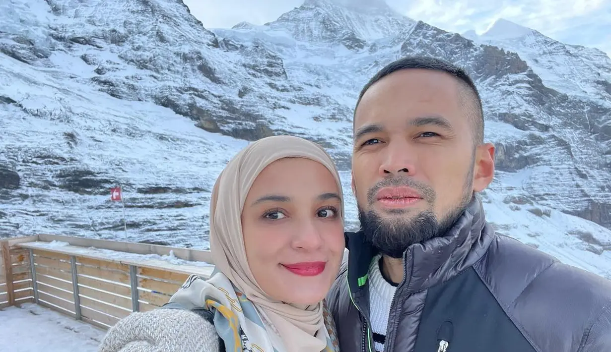 Potret Shireen Sungkar yang merupakan pemeran utama dalam sinetron yang disutradarai oleh H. Encep Masduki. Dari sinetron yang tayang perdana di SCTV sejak Senin,02 April 2007 nama Shireen Sungkar langsung melambung. [Instagram/shireensungkar]