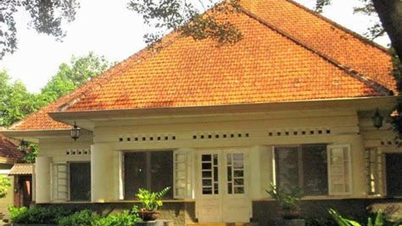 Rumah Belanda dengan Portico