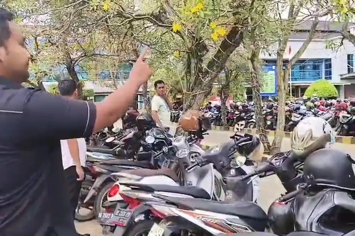 Viral Debt Collector Hendak Tarik Motor di Parkiran RSUD Ahmad Yani Metro, Langsung Dibubarkan Polisi