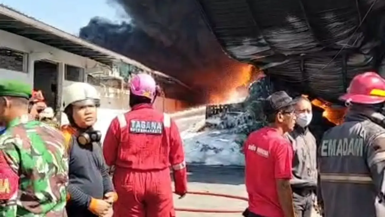 Pabrik PT Porto Indonesia Sejahtera Kebakara