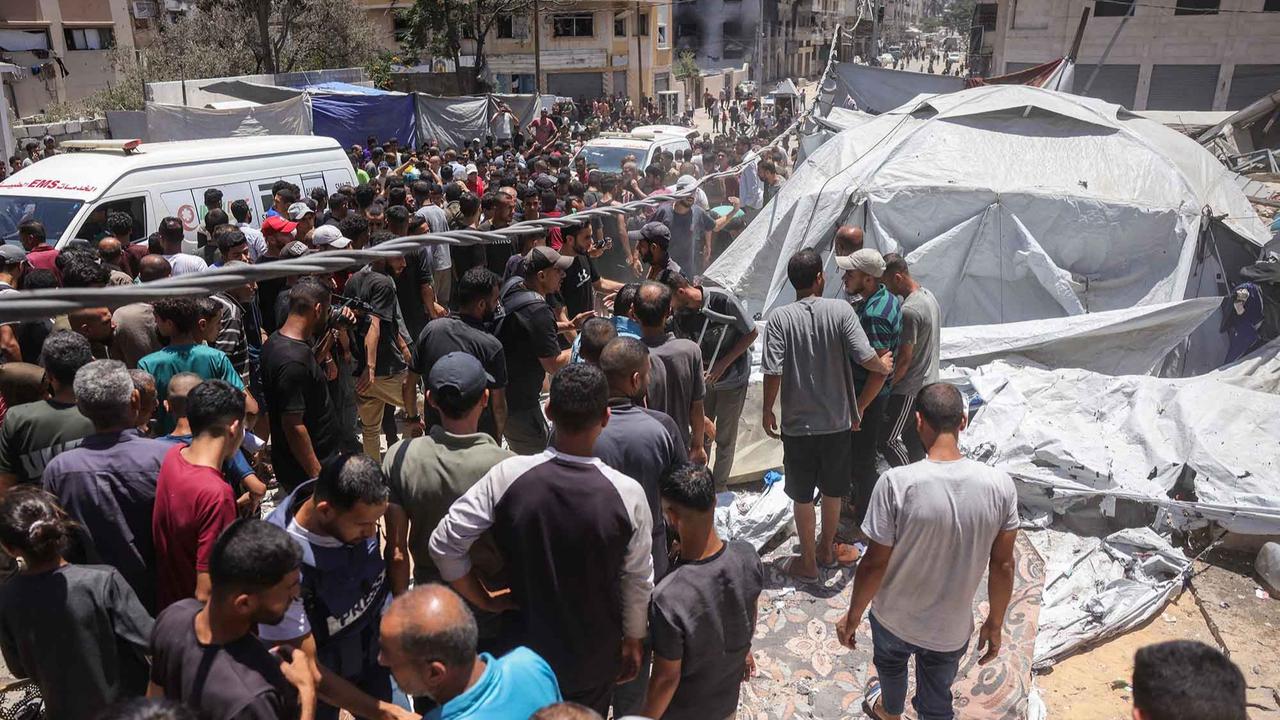 FOTO: Biadab! Serangan Israel Kembali Hantam Tenda Pengungsi di Gaza