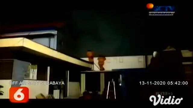 Gudang arsip di kantor Kesyahbandaran Utama, Tanjung Perak, Surabaya, Jawa Timur, dilahap jago merah. Kebakaran diduga akibat korsleting listrik. Dikabarkan, tidak ada korban jiwa namun dokumen dan arsip-arsip penting ludes terbakar.