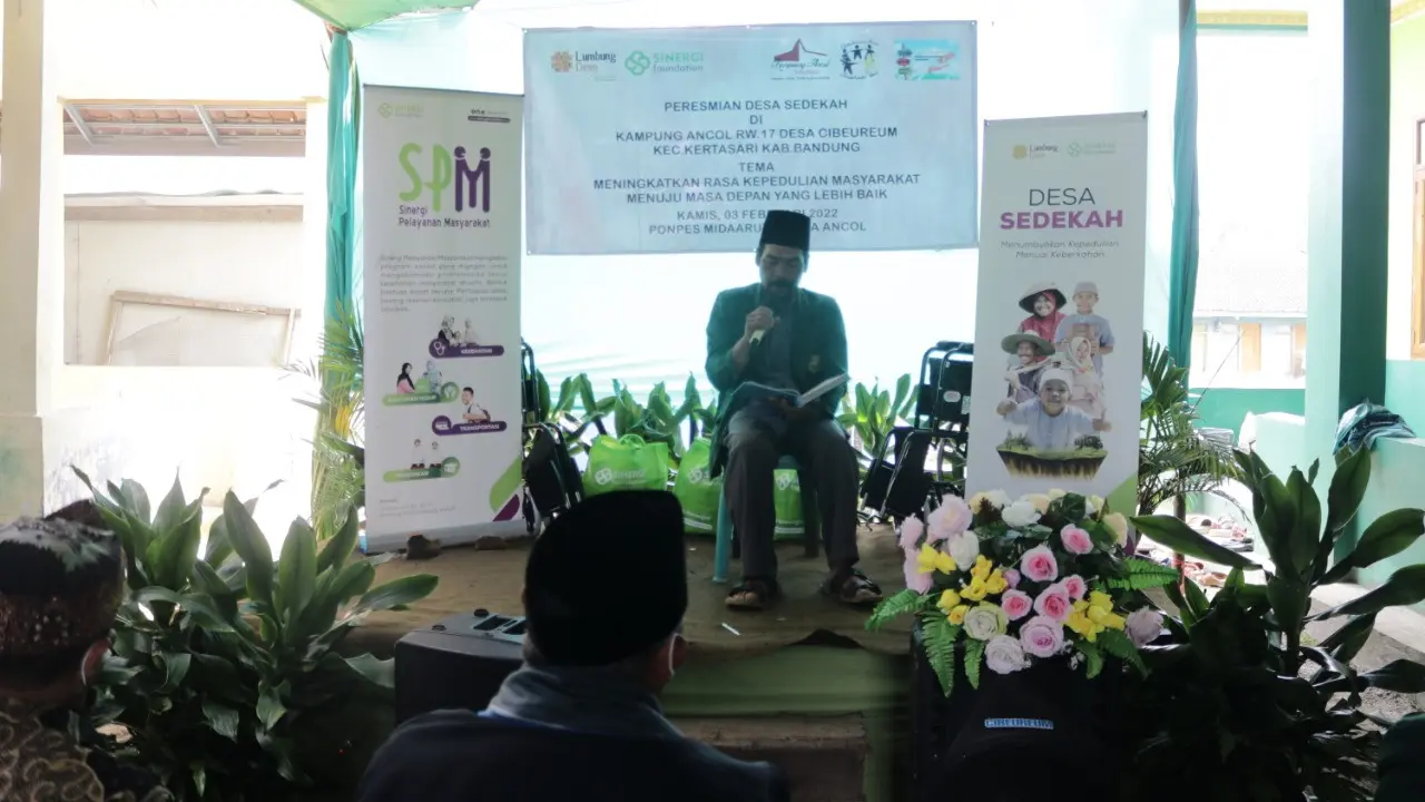 Menumbuhkan Semangat Gotong Royong Lewat Program Perelek Desa Sedekah