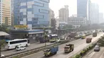 Suasana di ruas Jalan Tol Lingkar Luar Jakarta, Jumat (25/5). Guna mengantisipasi kemacetan saat Asian Games, pemerintah akan segera menguji coba pembatasan truk pada Juni 2018 mendatang. (Liputan6.com/Immanuel Antonius)
