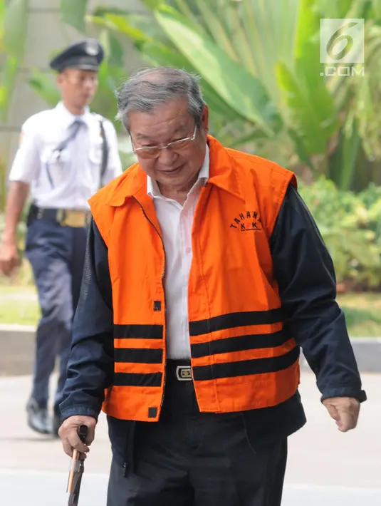 Tersangka suap Hakim PN Medan, Tamin Sukardi saat tiba di Gedung KPK, Jakarta, Rabu (3/10). Tamin diperiksa sebagai tersangka terkait suap perkara putusan di PN Medan. (Merdeka.com/Dwi Narwoko)