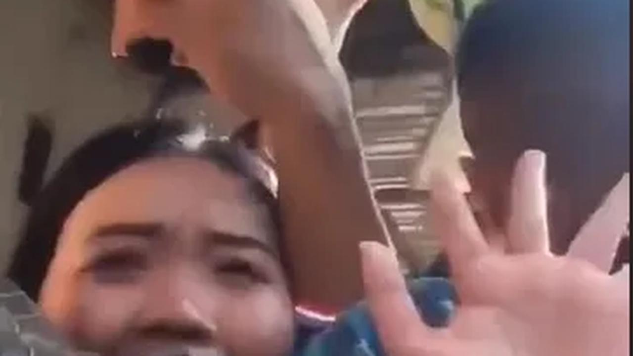 Perempuan Antusias Bertemu Presiden