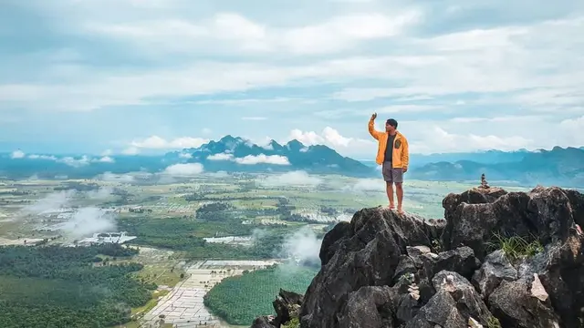 Pemandangan Gunung Taung Wine di Myanmar