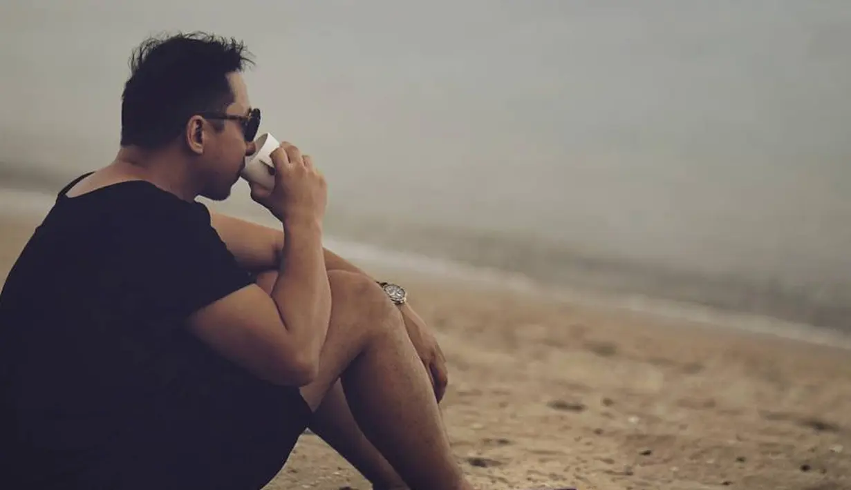 Ringgo Agus Rahman memang terkenal sebagai seorang suami yang romantis untuk Sabai Dieter Morscheck. Hanya saja, cara yang dilakukan Ringgo untuk mengungkapkannya terbilang unik. (Instagram/ringgoagus)