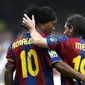 Ronaldinho (kiri) dan Lionel Messi, saat membela Barcelona. Foto ini diunggah Ronaldinho ke Instagram miliknya saat Messi sukses memecahkan rekor gol La Liga pada 11 November 2014. (Instagram ronaldinhooficial)