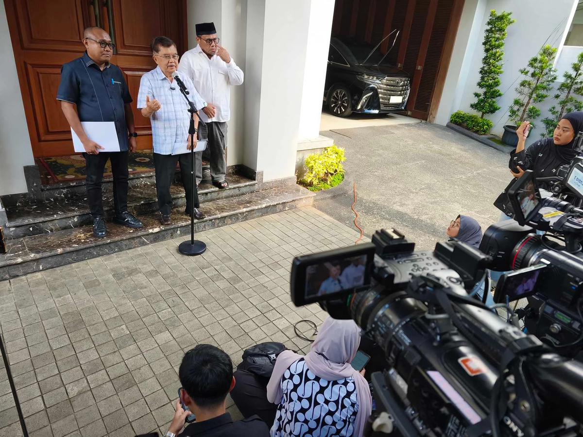 FOTO: Jusuf Kalla Bantah Tuduhan Pendanaan Polemik Ijazah Jokowi