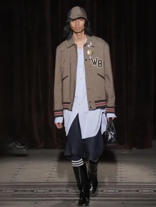 Gaya kekinian dengan semburat kesan british ditampilkan melalui Wales Bonner.  [Foto: Instagram/ raihanfahrizal_]