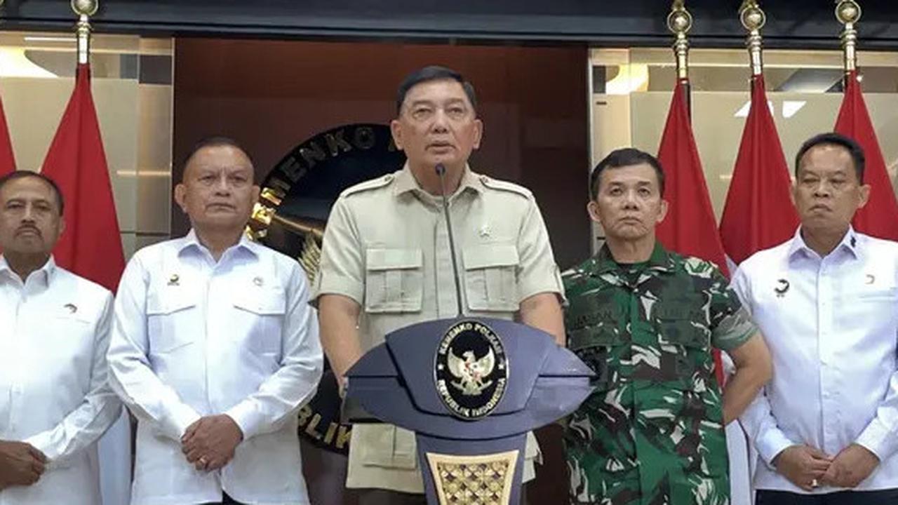 Menhan Sjafrie Serahkan Kasus Dugaan Pelanggaran yang Melibatkan Ferry Irwandi kepada Panglima TNI
