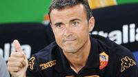 Pelatih AS Roma Luis Enrique pada laga kontra Slovan Bratislava di ajang play-off Liga Europa di Stadio Olimpico, Roma, 25 Agustus 2011. AFP PHOTO/ANDREAS SOLARO