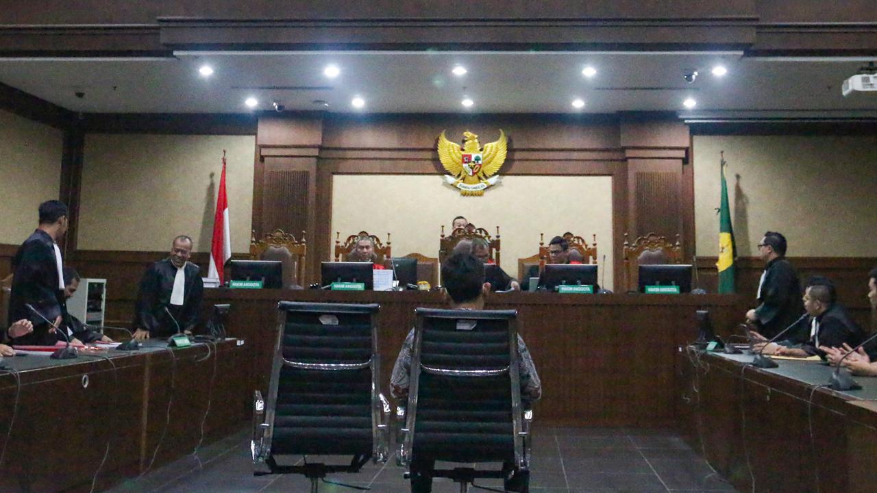 FOTO: Eks Ketua PN Jaksel Didakwa Terima Suap Rp 15,7 Miliar Terkait Ekspor CPO