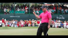 Scott Brown pegolf profesional Amerika Serikat membawa pulang mobil sport produksi terbaru setelah mencetak hole in one dalam turnamen golf CIMB Classic di Kuala Lumpur, Malaysia.