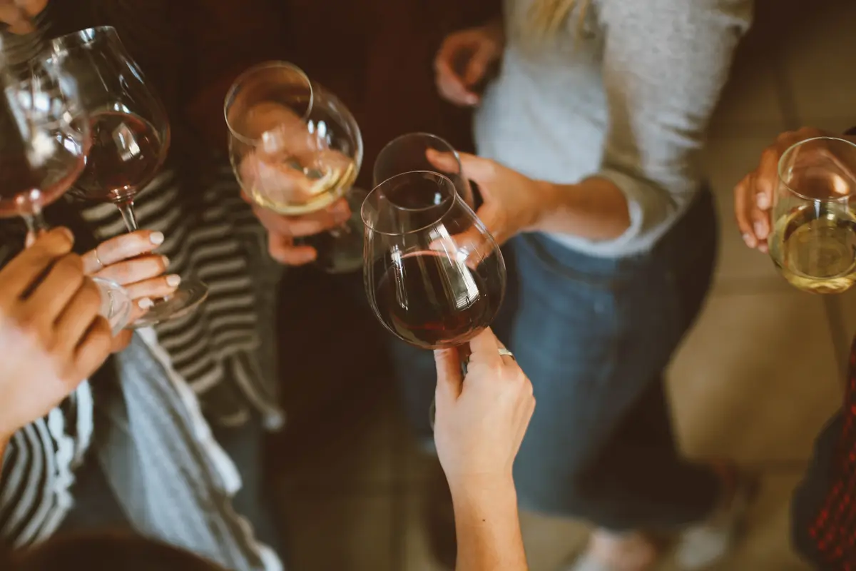 Studi Ungkap Usia Paling Merusak untuk Kamu yang Mengonsumsi Alkohol