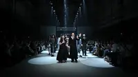 Bernostalgia Bersama Wilsen Willim X Dear Me Beauty di Panggung PIFW 2025