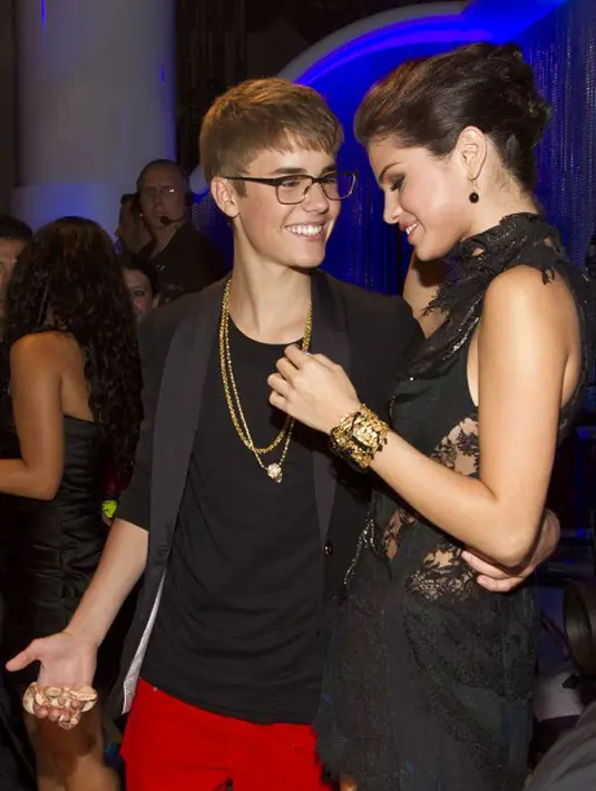 Justin Bieber dan Selena Gomez telah mengakhiri hubungannya sejak beberapa tahun silam, dan sekarang ini keduanya dikabarkan kembali berpacaran. Sering terlihat bersama, kabar terbaru mereka bersepeda bareng. (AFP/Christopher Polk)