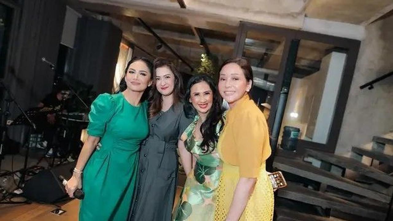 4. Maia Estianty Ikut Meriahkan Pesta