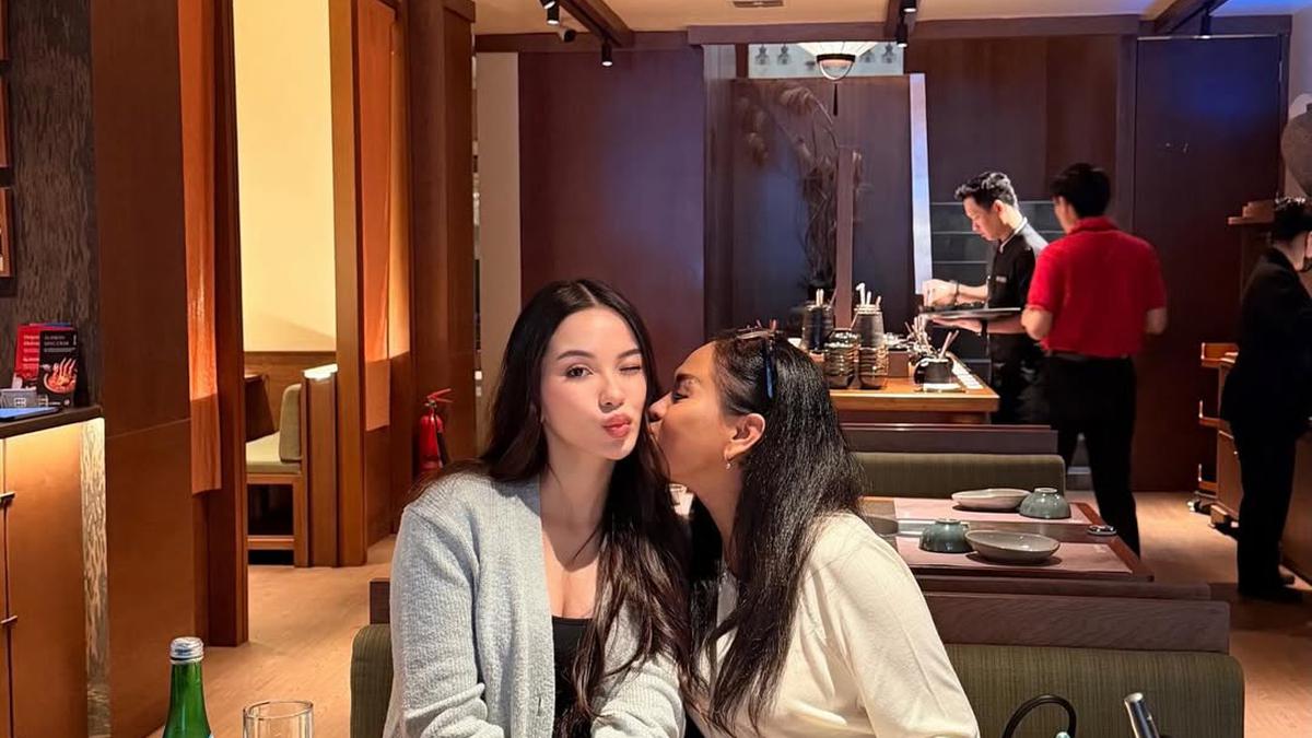 Alyssa Daguise Tampil Effortless Saat Lunch Date Bersama Ibu, Risa Dewi