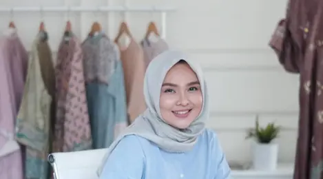 Intip Cara Memilih Warna Hijab Agar Wajah Terlihat Cerah - Warna jilbab yang membuat wajah terang