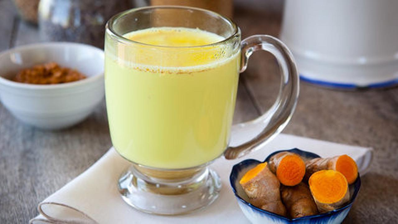 8 Khasiat minum susu campur kunyit untuk kesehatan