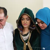 Pengajian dirumah Ibunda Julia Perez (Nurwahyunan/bintang.com)